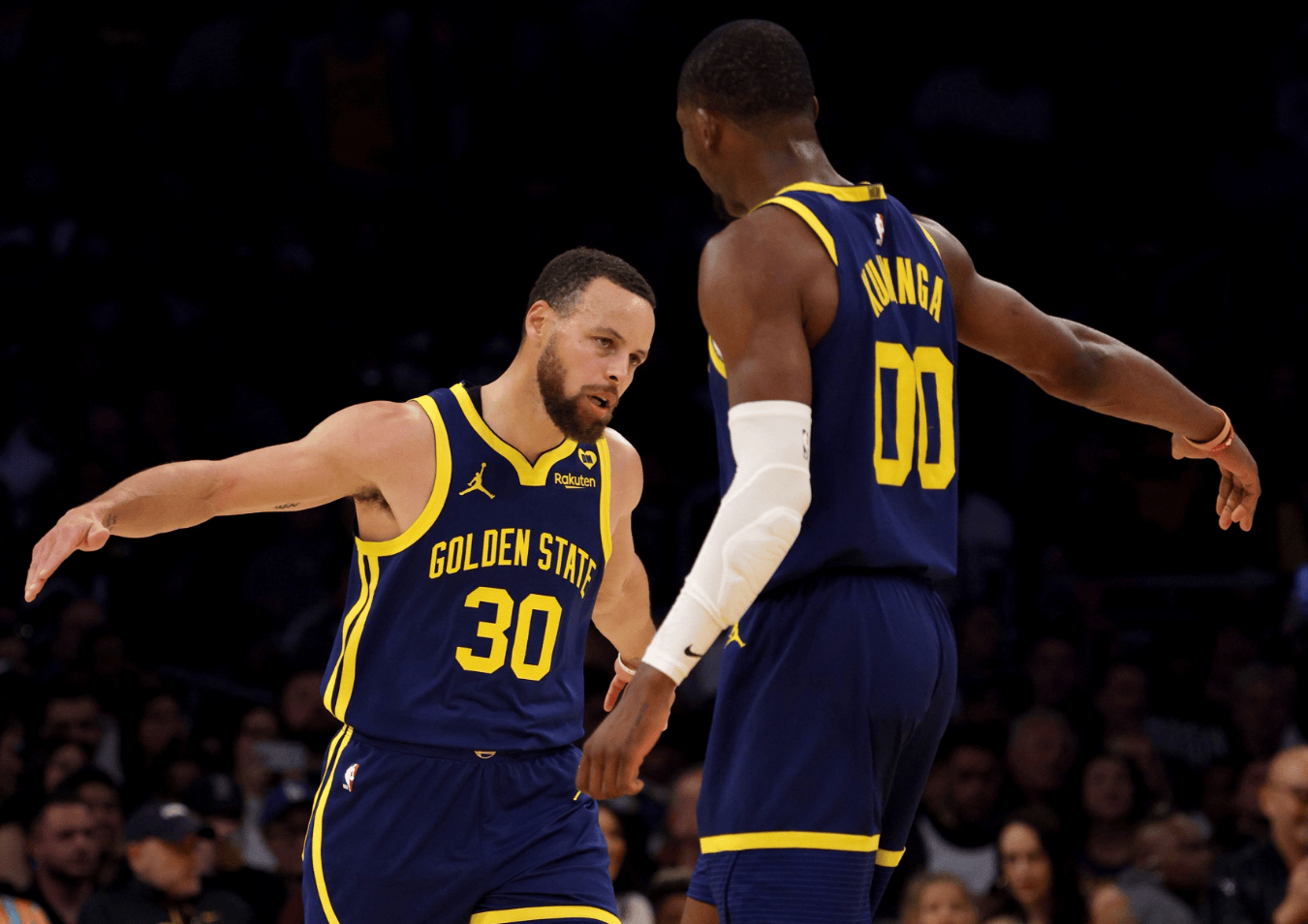 中欧体育官方入口-关于勇士关键时刻失误不断，球队憾负对手，历史作品可能文件来源发表.的信息